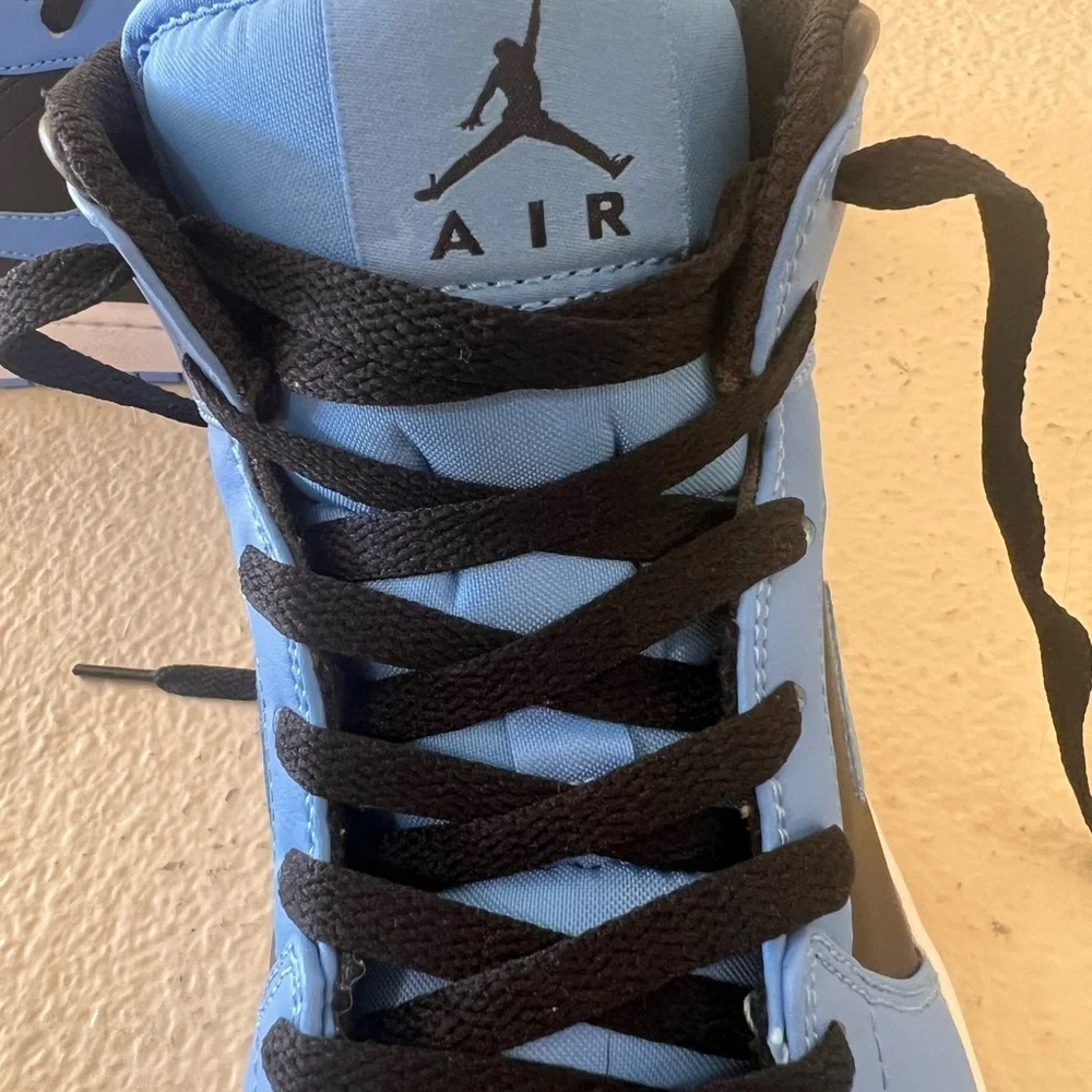Nike Air Jordan 1 Mid University Blue Black Toe Men's Size 11 UNC